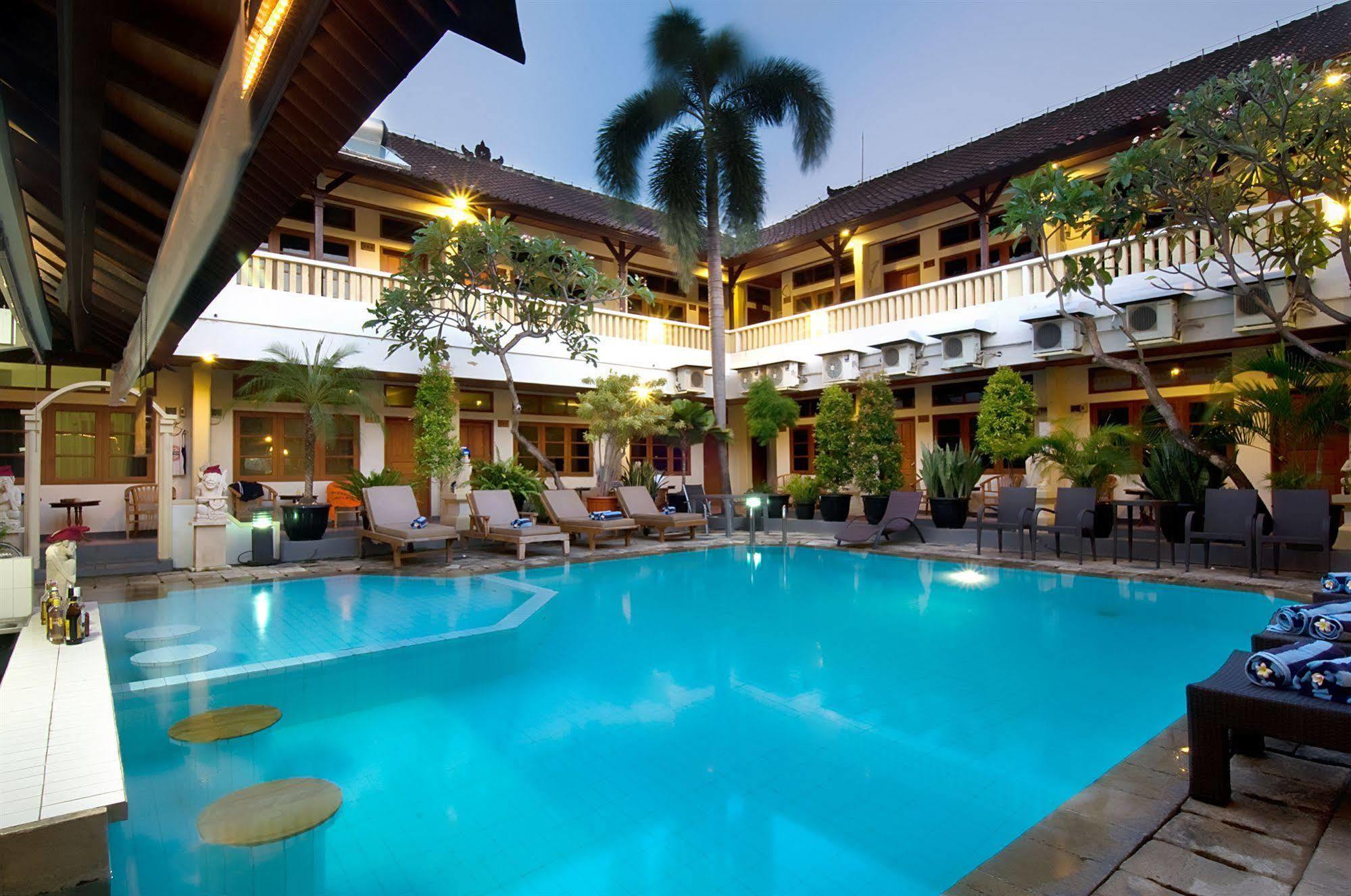 Rosani Hotel กูตา ภายนอก รูปภาพ