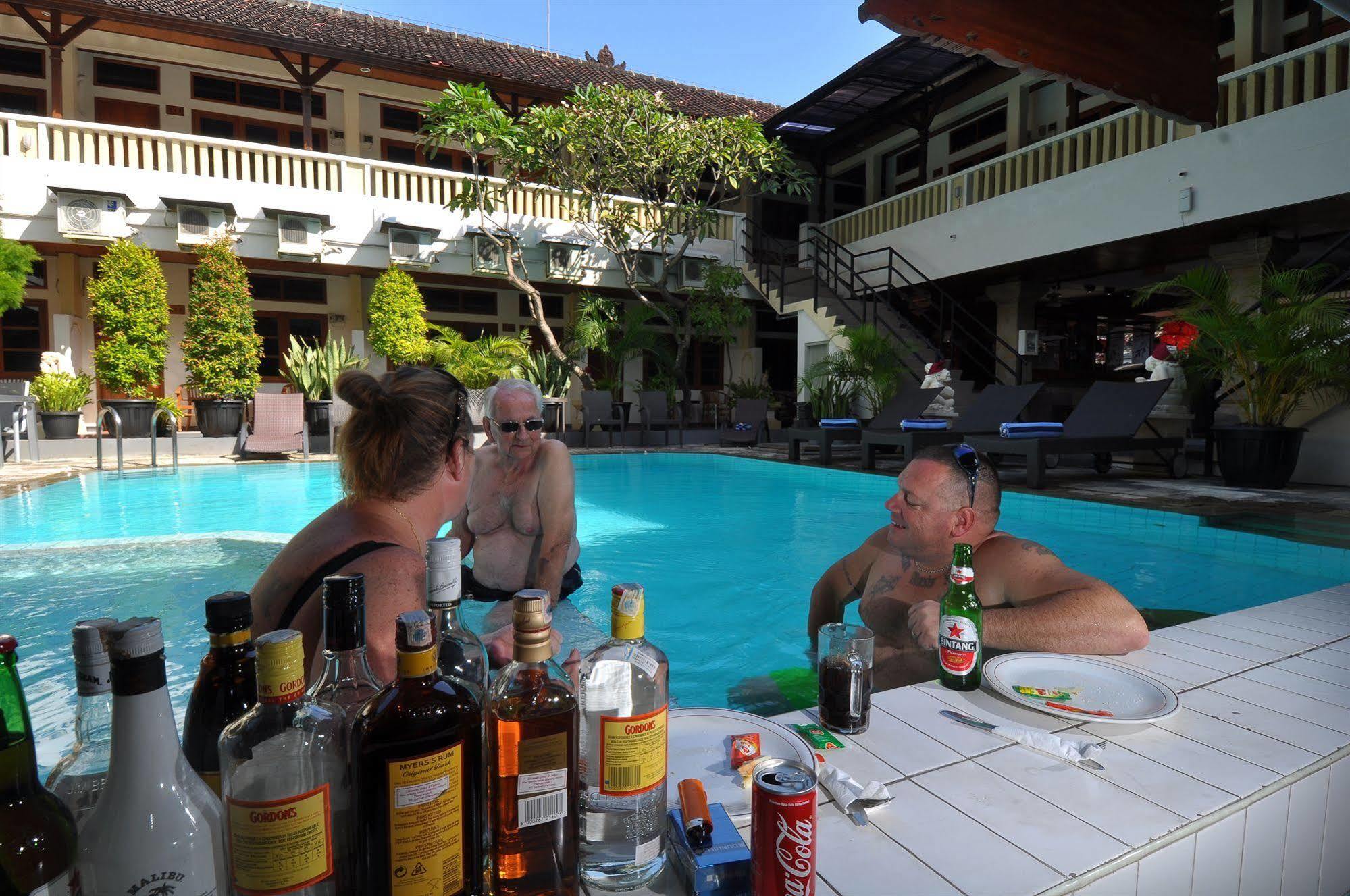 Rosani Hotel กูตา ภายนอก รูปภาพ